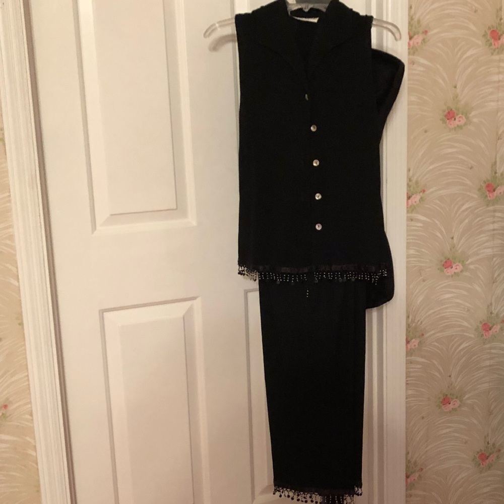 Black Party capris with sleeveless top